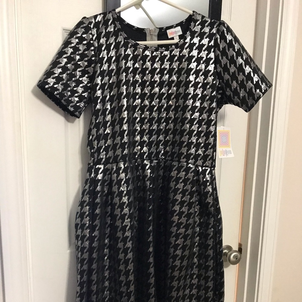 NWT Lularoe Large Amelia dress- Houndstooth print